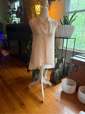 Sans Souci Peach Sleeveless Button-Front Blouse
